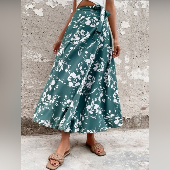 Floral Print Belted Wrap Skirt - Picture 7 of 7